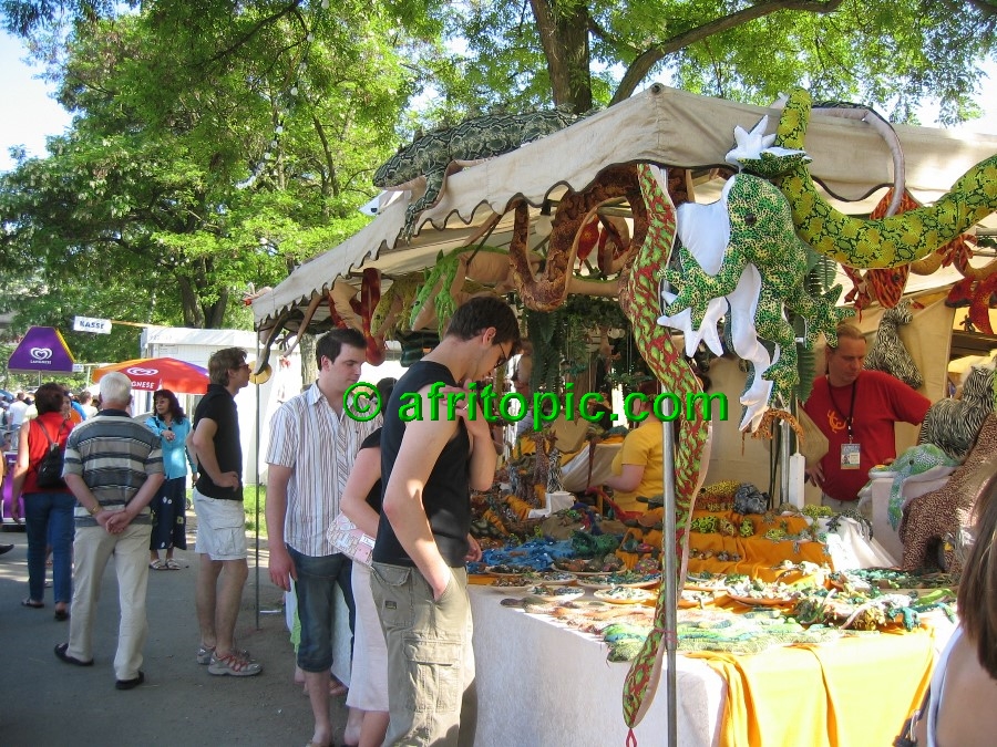 ../Images/AfricaFestival-27-28May05 102.jpg